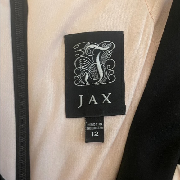 JAX Formal Pleaded Structured Body Con Molded Bra Party Dress - Picture 2 of 3